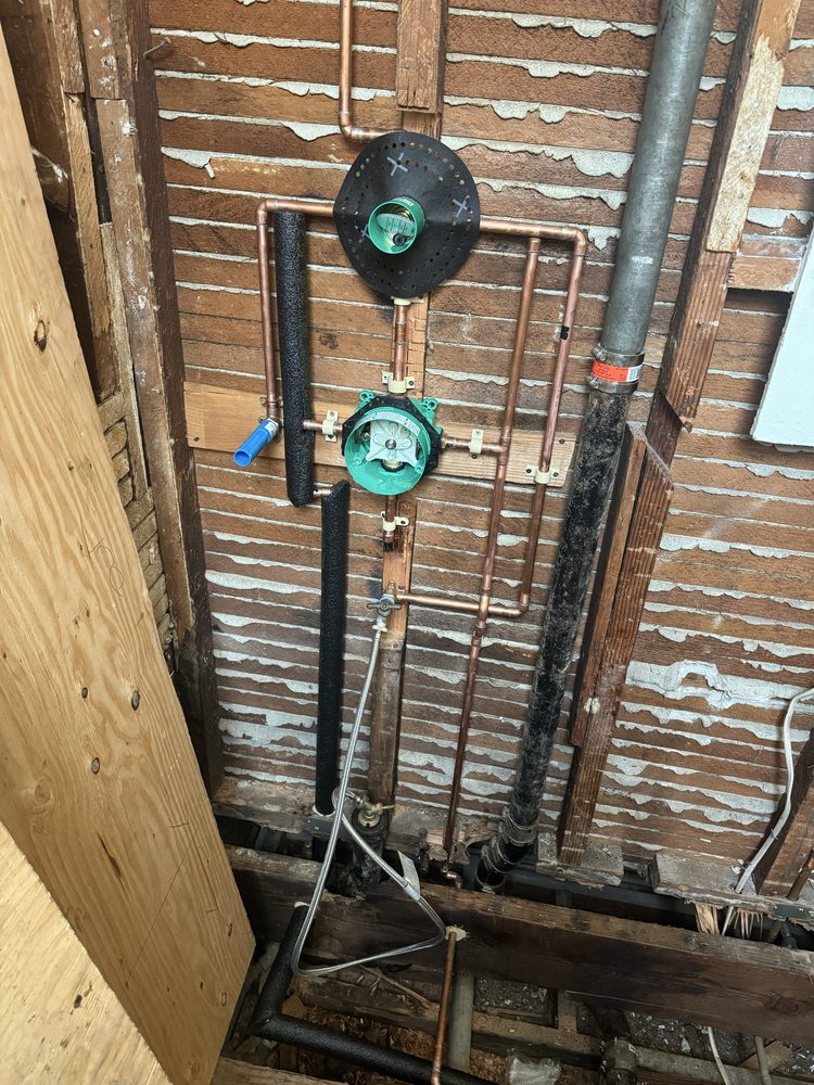 Clean copper repipe manifold with pressure regulator installed by 5Star Plumbing Specialists in Tampa, FL