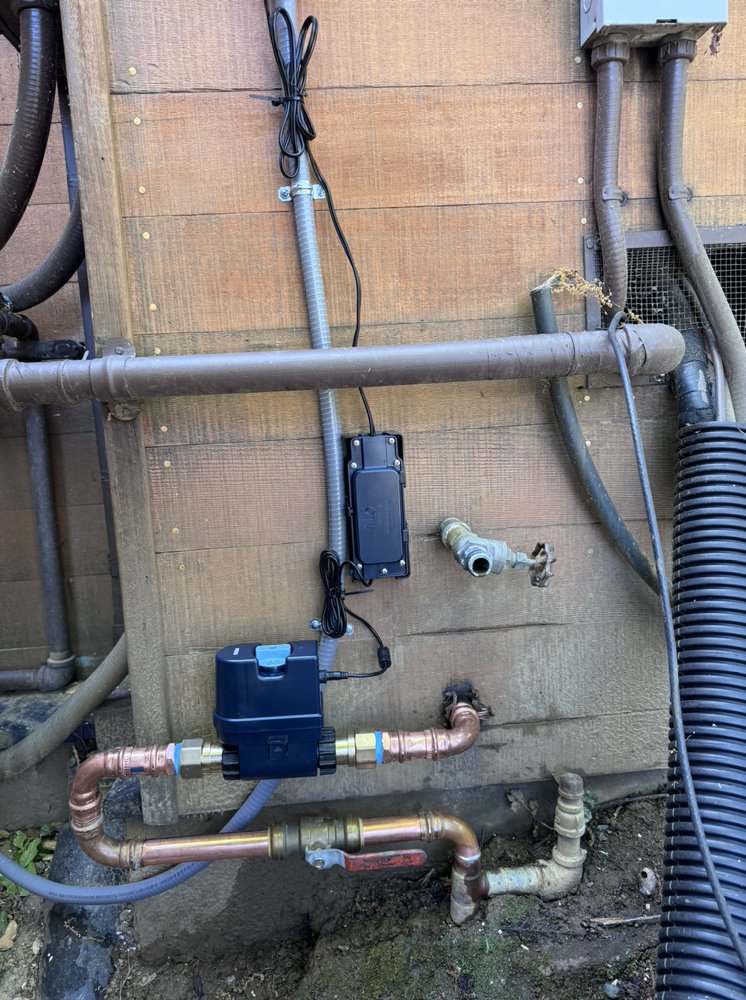 Smart water shutoff and leak monitoring system installed outdoors, Tampa FL